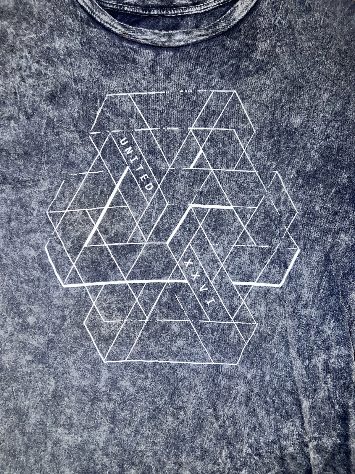 United XXVI Acid Wash Blue Geometric Graphic T-Shirt Large
