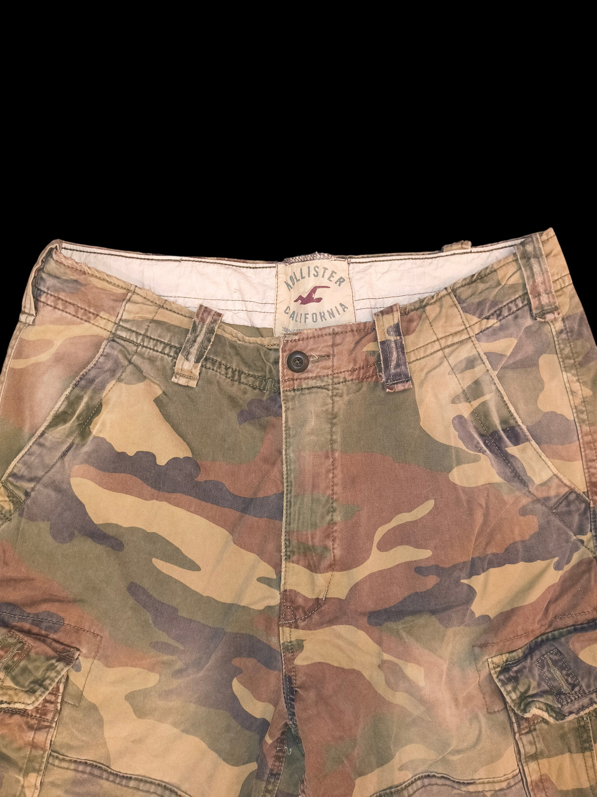 Awsum Thrift Hollister California men's camouflage cargo shorts in 100% cotton with a classic woodland pattern