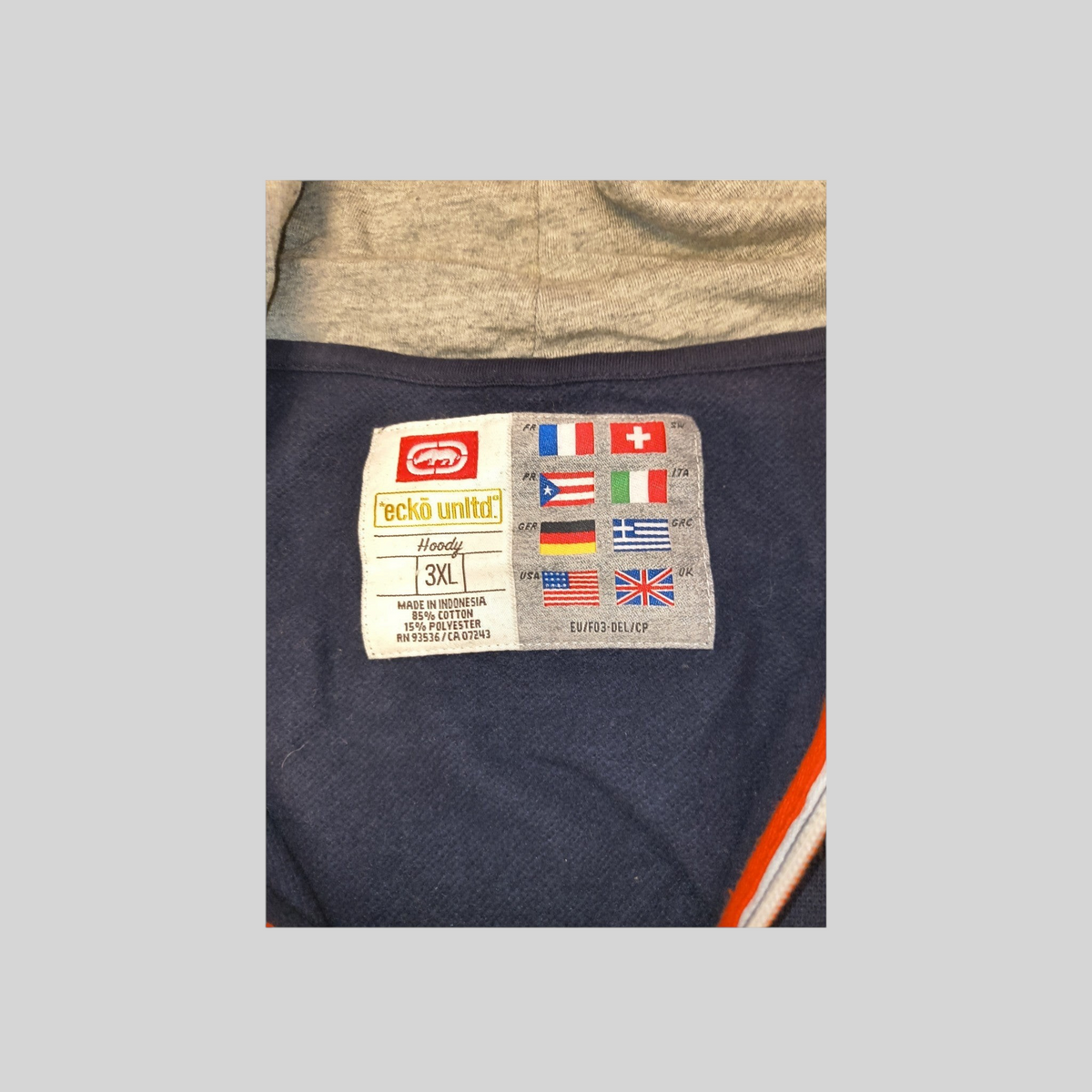 Awsum Thrift Ecko Unltd 3XL hoodie interior neck label showing size, material composition, and international flags