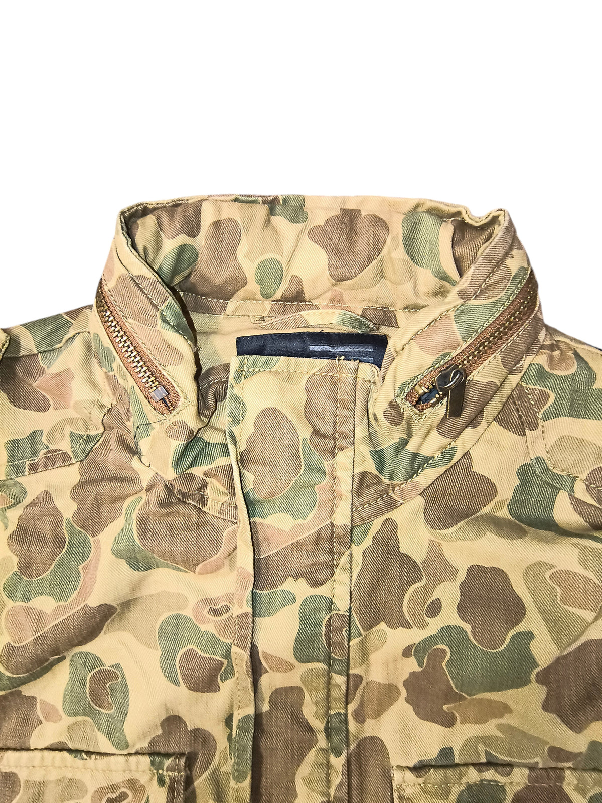 Awsum Thrift William Rast duck hunter camo field jacket with stand-up collar and metallic zipper accents